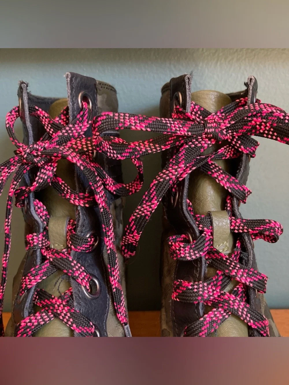 Sorel Olive Green & Black Boot with Pink-Black Laces